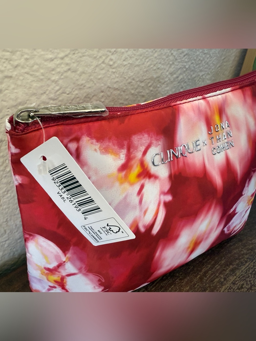 Clinique x Jonathan Cohen Colab Floral Cosmetic Pouch - Picture 4 of 13